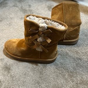 Winter boot made by ugg